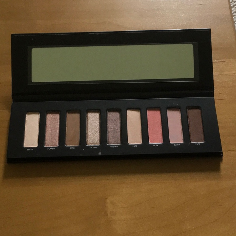 Ease to Wear Eyeshadow Palette